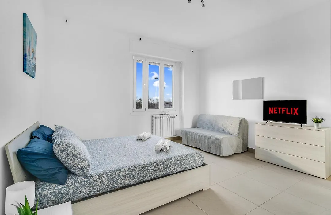 Rog27-Large Apartment With Transport Close To Home--1
